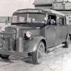 Övra Byn 1940-tal Volvo kombiners 14 pass och flak BD415