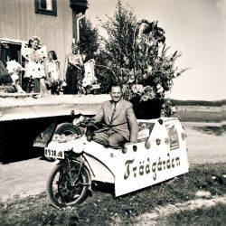 Kalle Svanholm i karnevalståget 1947