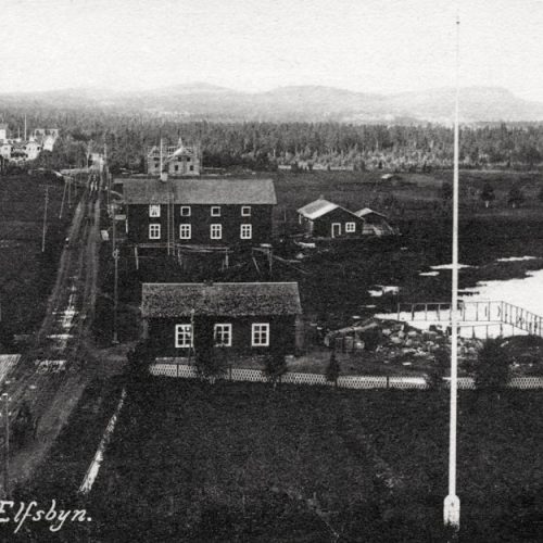 En kärrväg blev Älvsbyns Storgata. Bilden är från hösten 1909