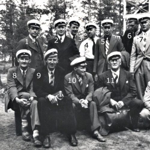 Del av Älvsby manskör på väg till sångarfest i Umeå 1935
