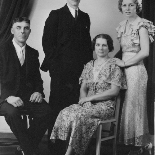 John o Alvina Larsson med sina barn