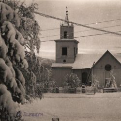 Älfsby kyrka i vinter skrud
