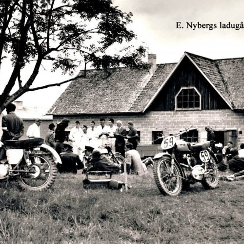 Depåbild mot Edvard Nybergs Ladugård