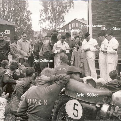 Depåmöte midsommar 1957. Från höger Rune Öberg SVEMO gubbe Ragnar Medin Ture Landström Guj-Zellman