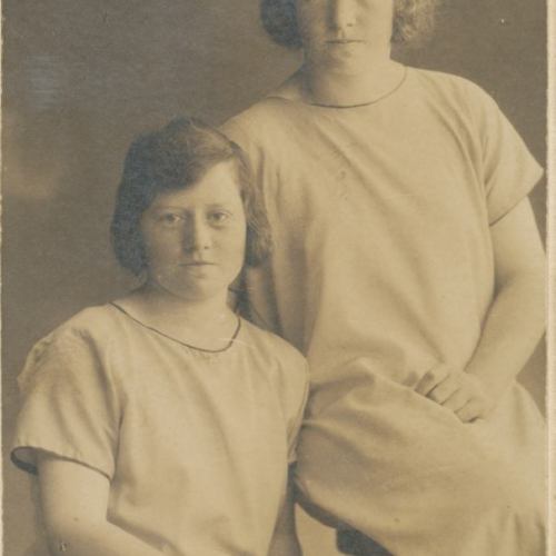 Systrarna Ida och Greta Norén