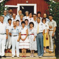1988-07-02 återträff i Lillkorsträsk gamla skola för avgångsklass 1953
