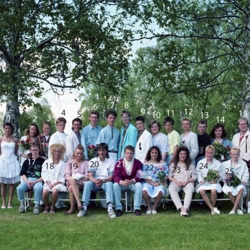 1990 Klass 9 B examen i Älvsby kyrka
