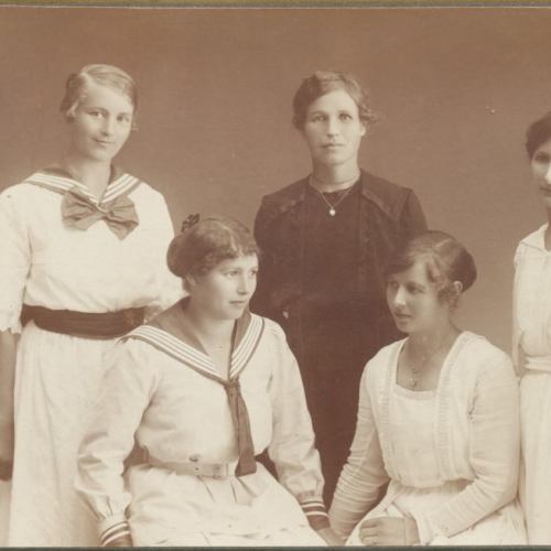 Kronojägare August Alexander Dahlbergs och Maria Albertina Hansdotters döttrar 1907 alla födda i Kronfors