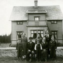 Abel Engström med familj 1930-talet.