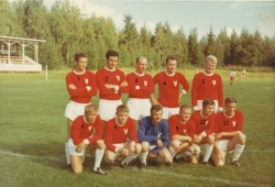 Vistträsk fotbollslag 9, troligen togs i början av 70-talet, i samband med en s.k. välgörenhetsmatch på Vistträsk-dagen